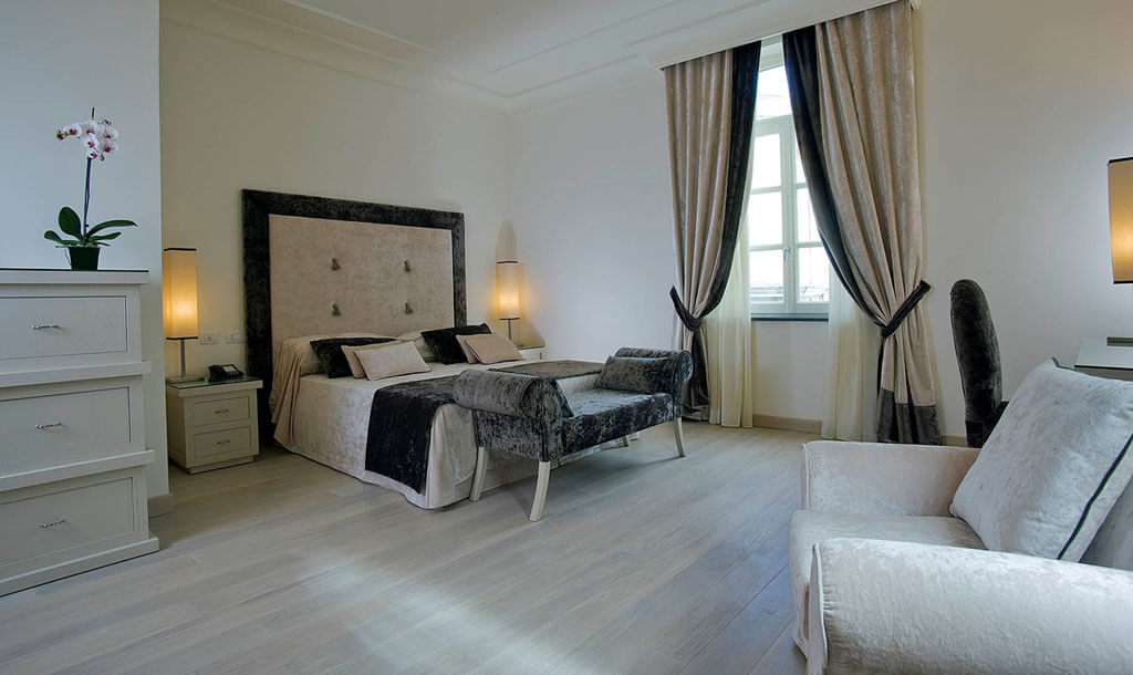 ITALY NAPLES HOTEL DECUMANI 2